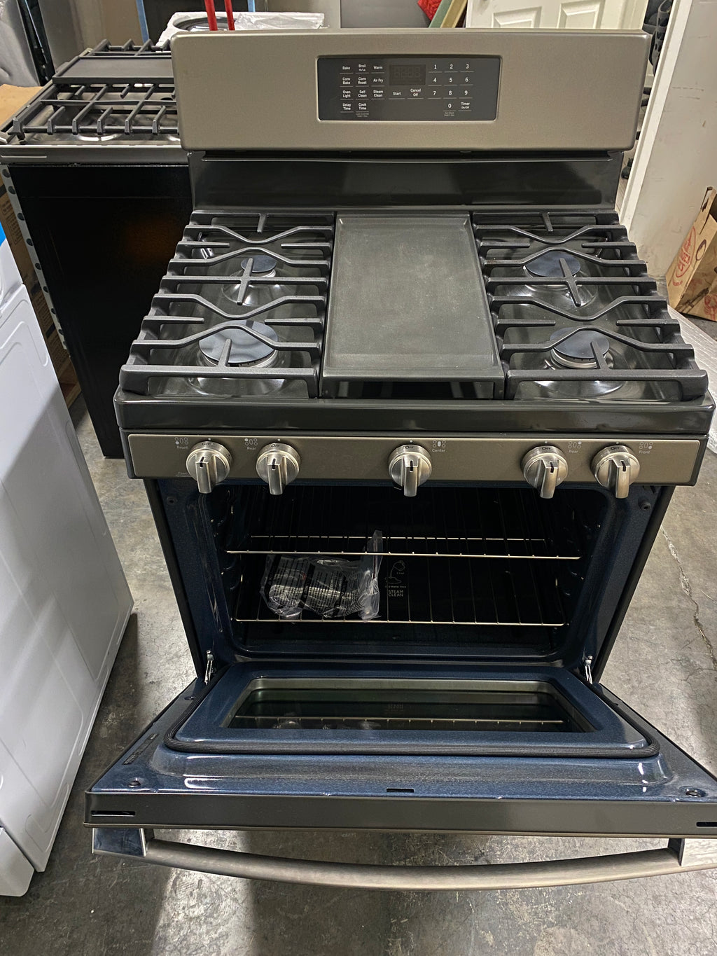 GE 24-inch Freestanding Electric Range with Steam Clean